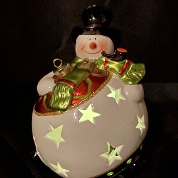 QVC Home Reflections Ceramic SNOWMAN Luminary with Flameless Candle in Gift Box  - Picture 11 of 14